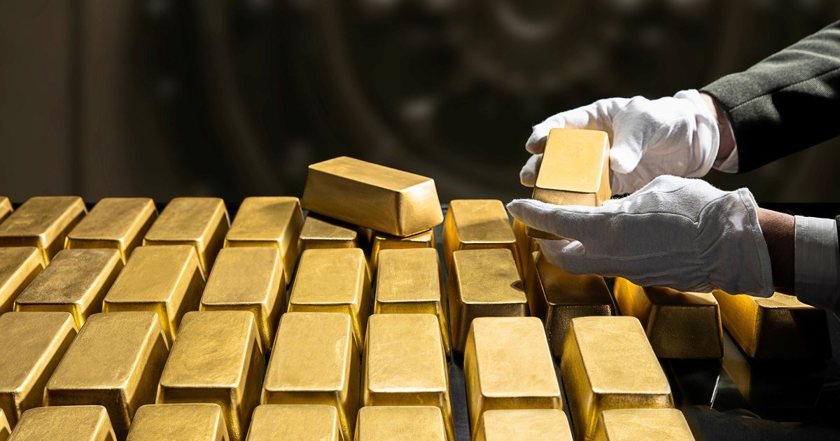 Aurul și argintul, în cădere liberă: explicațiile specialiștilor Prețurile aurului și argintului au suferit o scădere abruptă după ce, la începutul săptămânii trecute, au atins cote record