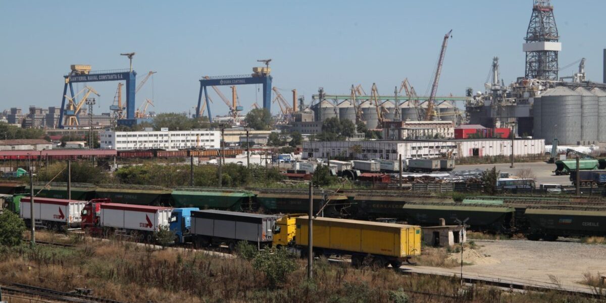 1771349458_portul-constanta-remorchere-cargo-nave-vapoare-cereale-cale-ferate-port-dane-transport-containere-ma.jpeg - Presa360