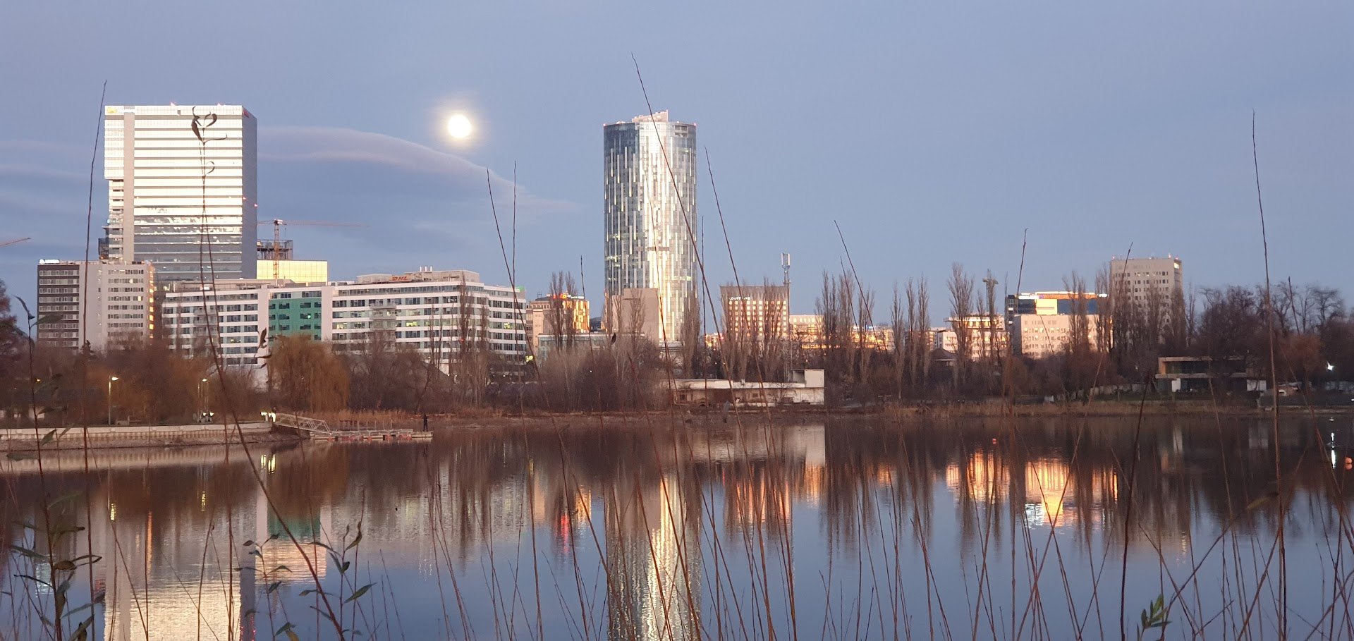 Anul 2025 marchează o etapă crucială în evoluția pieței de birouri din București, caracterizată de stagnare și o lipsă aparentă de noi proiecte de anvergură, pentru prima dată în ultimele două decenii