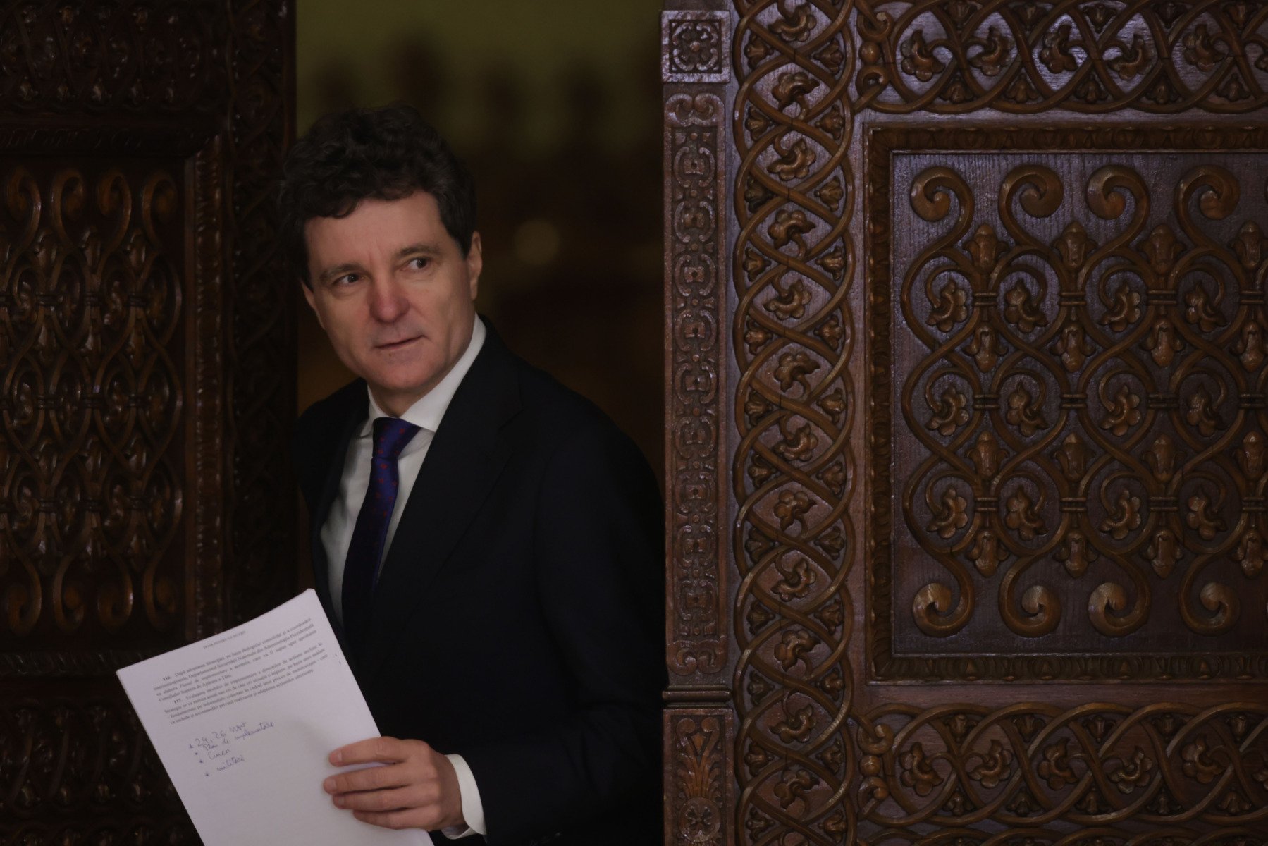 Nicușor Dan va pleca către Washington într-un context complicat provocat de vremea nefavorabilă Primarul general al Capitalei, Nicușor Dan, urmează să plece miercuri spre Washington, într-o vizită oficială anunțată cu câteva zile în urmă, dar planificată în condiții dificile din cauza viscolului care a paralizat primii pași ai săptămânii