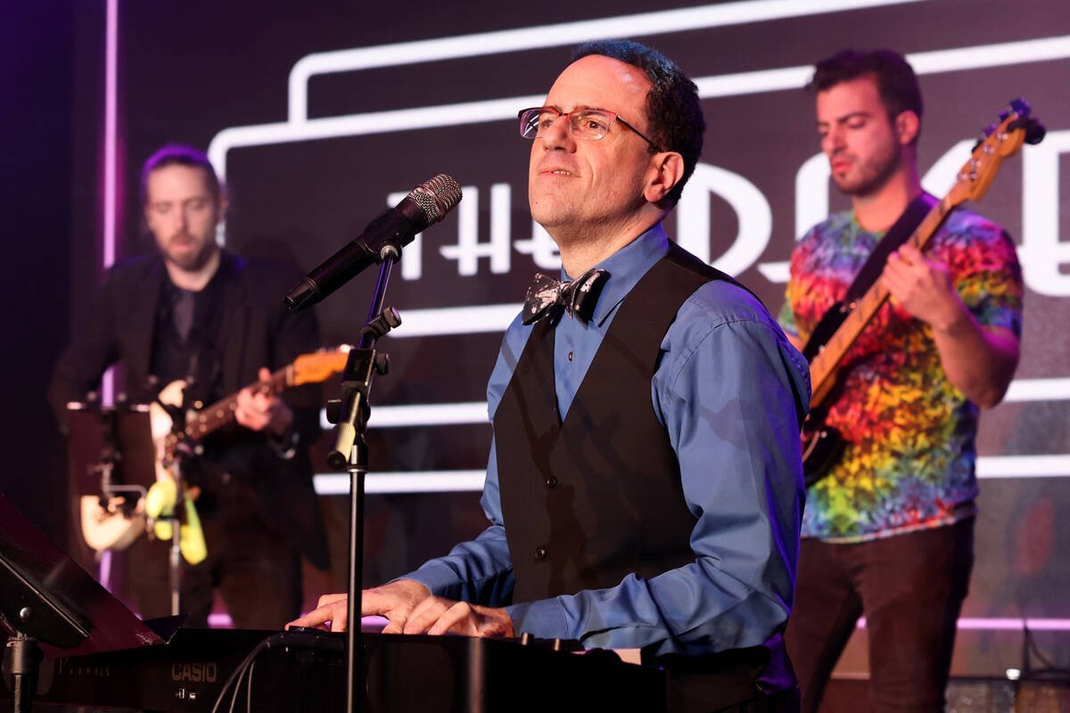 Închiderea unei epoci: Don’t Tell Mama își va încheia activitatea pe 14 februarie Clubul de muzică interactivă Don’t Tell Mama, un pilon al vieții nocturne din Las Vegas, își va închide porțile pe 14 februarie, după un parcurs de 17 ani