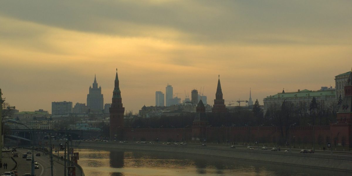 2560px-Ministry_of_Foreign_Affairs_building_Moscow_Kremlin_and_Moscow_International_Business_Center.jpeg - Presa360
