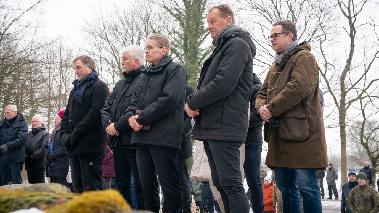 Ceremonie de comemorare a victimelor războiului din 1864, la Oeversee În cadrul unui eveniment solemn, desfășurat recent la Oeversee, ministrul-președinte Daniel Günther a adus omagiu soldaților căzuți în timpul războiului germano-danez din 1864