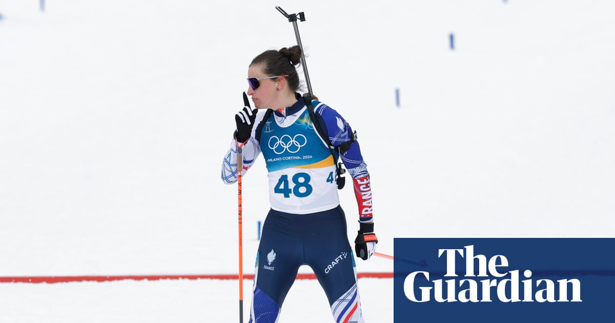 Julia Simon, medaliată cu aur la Jocurile Olimpice, sub auspiciile unui scandal de fraudă Atleta franceză Julia Simon, în vârstă de 29 de ani, a câștigat medalia de aur în proba feminină de biatlon pe distanța de 15 km, la Jocurile Olimpice de Iarnă din 2026, în pofida controverselor ce o înconjoară