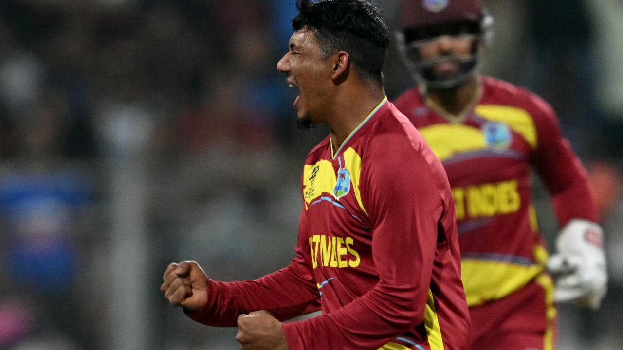 West Indies triumfă în fața Angliei: Rutherford strălucește în meciul de la Mumbai West Indies a obținut o victorie concludentă împotriva Angliei, scor 196-6, grație unei prestații excepționale din partea lui Sherfane Rutherford, care a încheiat meciul cu 76 de puncte fără out