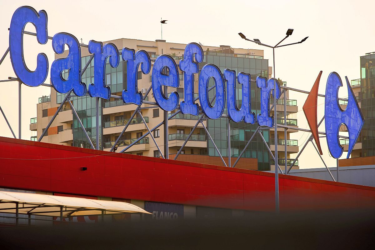 Frații Pavăl negociază achiziția Carrefour România pentru 823 milioane de euro Frații Pavăl, fondatorii lanțului de magazine Dedeman, se află în negocieri avansate pentru achiziționarea rețelei Carrefour România, evaluată la 823 milioane de euro