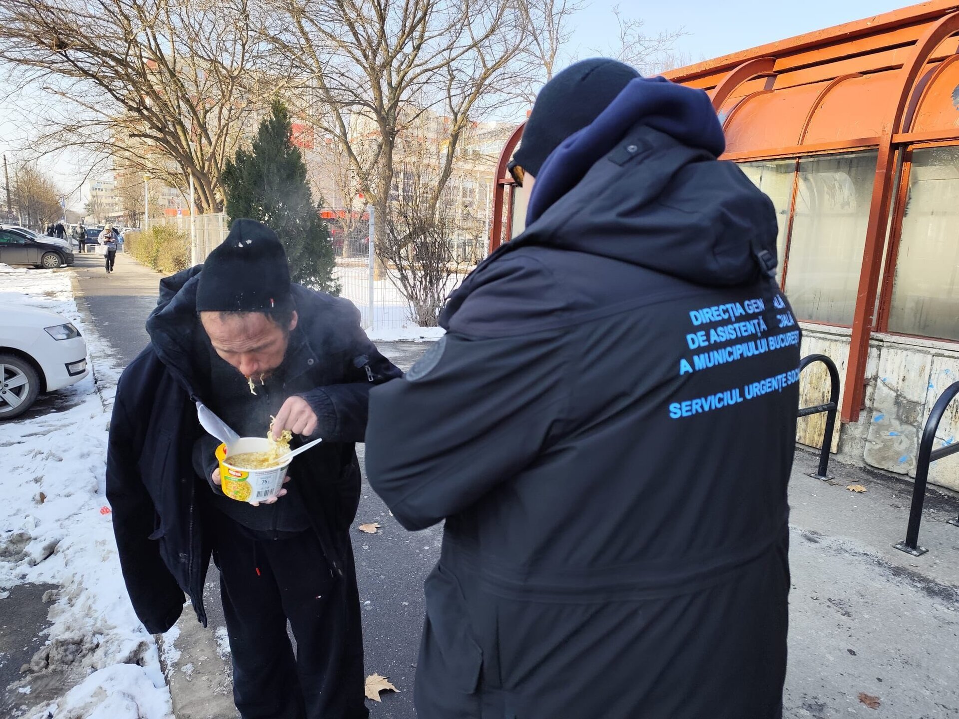 Capitularea gerului în Capitală: Eforturi pentru sprijinirea persoanelor fără adăpost și avertizări meteo severe Lovitura de clasament a temperaturilor extreme din ultima săptămână scoate în evidență eforturile autorităților din București de a proteja cele mai vulnerabile categorii ale populației, în timp ce temperaturile continuă să scadă la valori alarmante