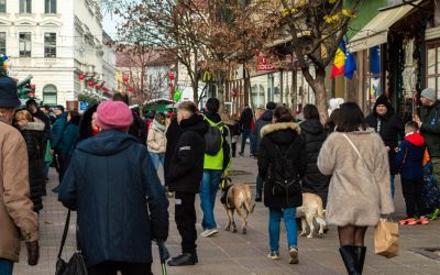 Prețul gazelor naturale rămâne constant pentru consumatorii casnici Ministrul Energiei, Bogdan Ivan, a anunțat în cadrul unei conferințe de presă susținută la Parlament că prețul gazelor naturale pentru consumatorii casnici nu va crește