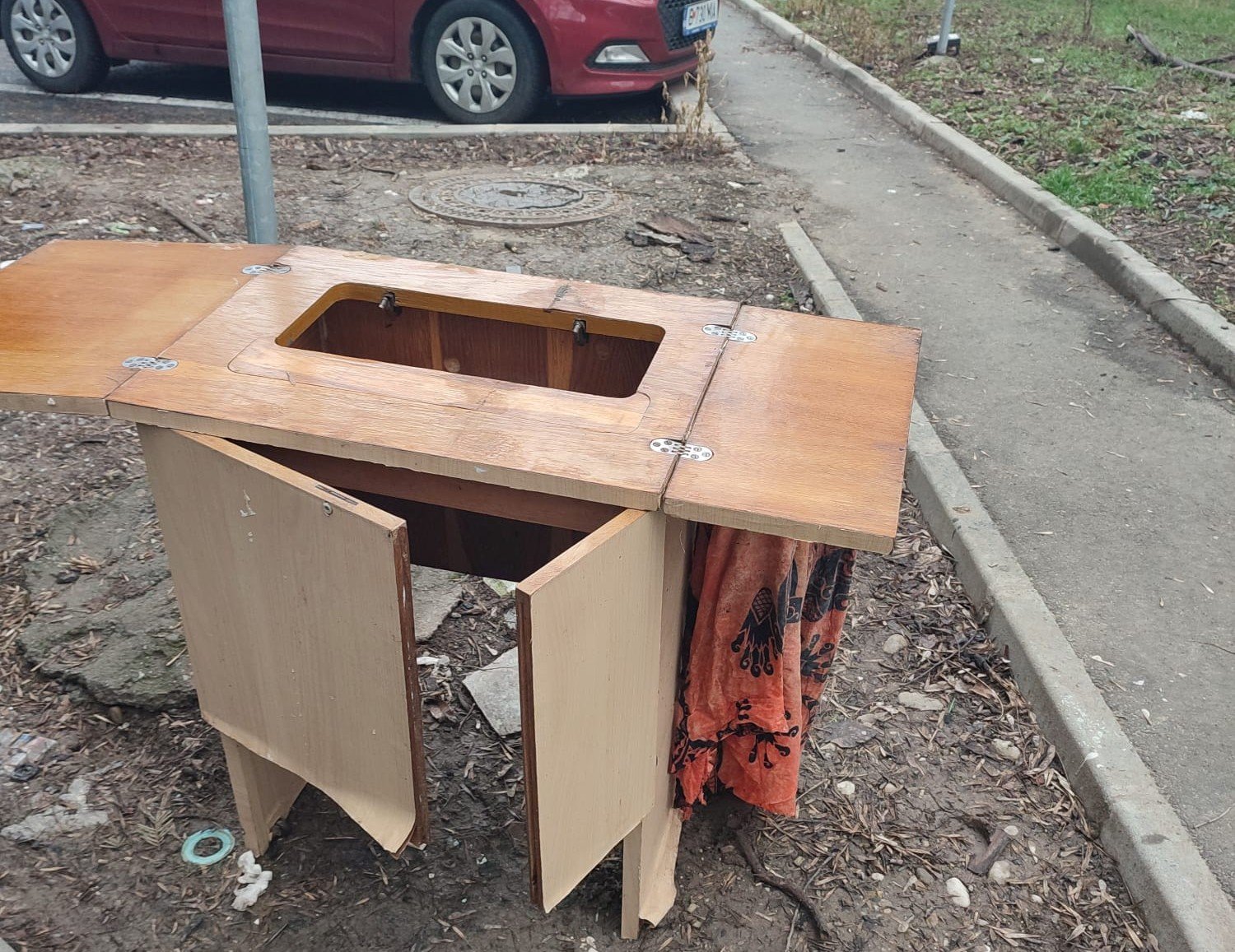 O zi obișnuită în Sectorul 6 s-a transformat într-o acțiune de curățenie fără precedent, când echipele de la salubrizare au reușit să ridice, într-un interval de doar câteva ore, aproape cinci tone de deșeuri abandonate pe domeniul public