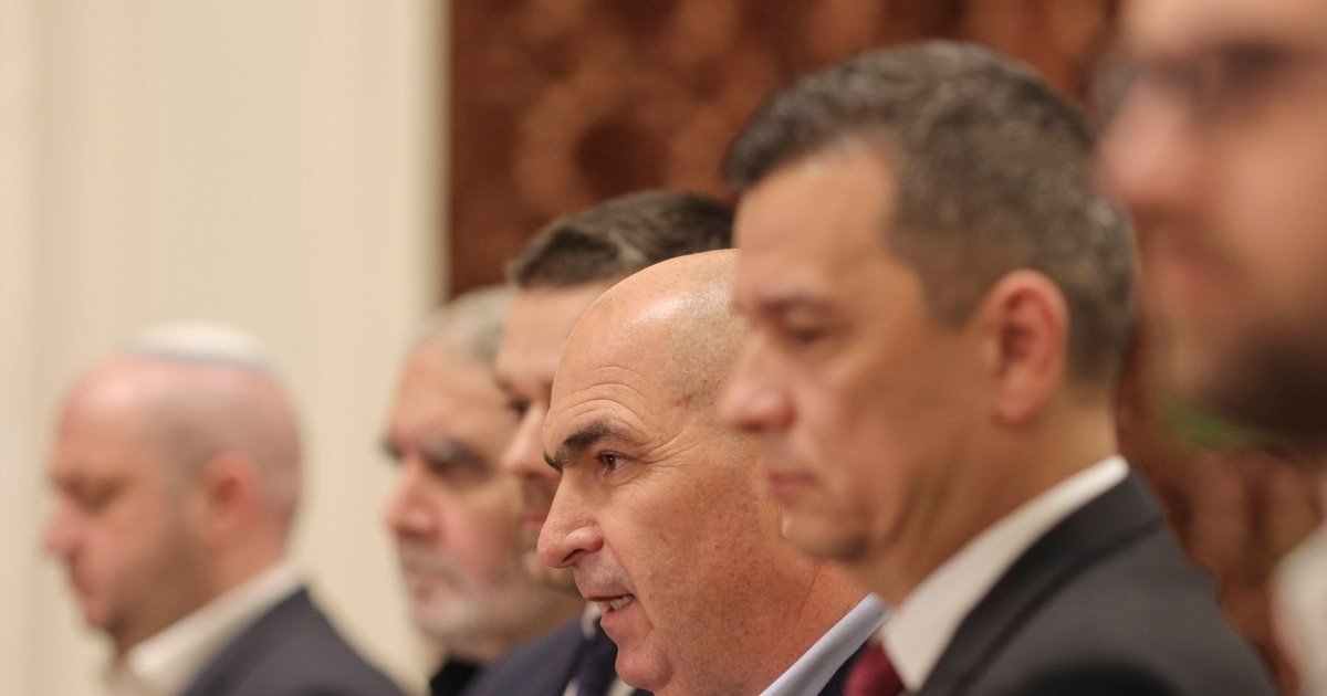 Guvernul va adopta reforma administrației prin Ordonanță de Urgență Reforma administrației centrale și locale, precum și un pachet de relansare economică, vor fi adoptate prin Ordonanță de Urgență a Guvernului imediat după finalizarea avizării