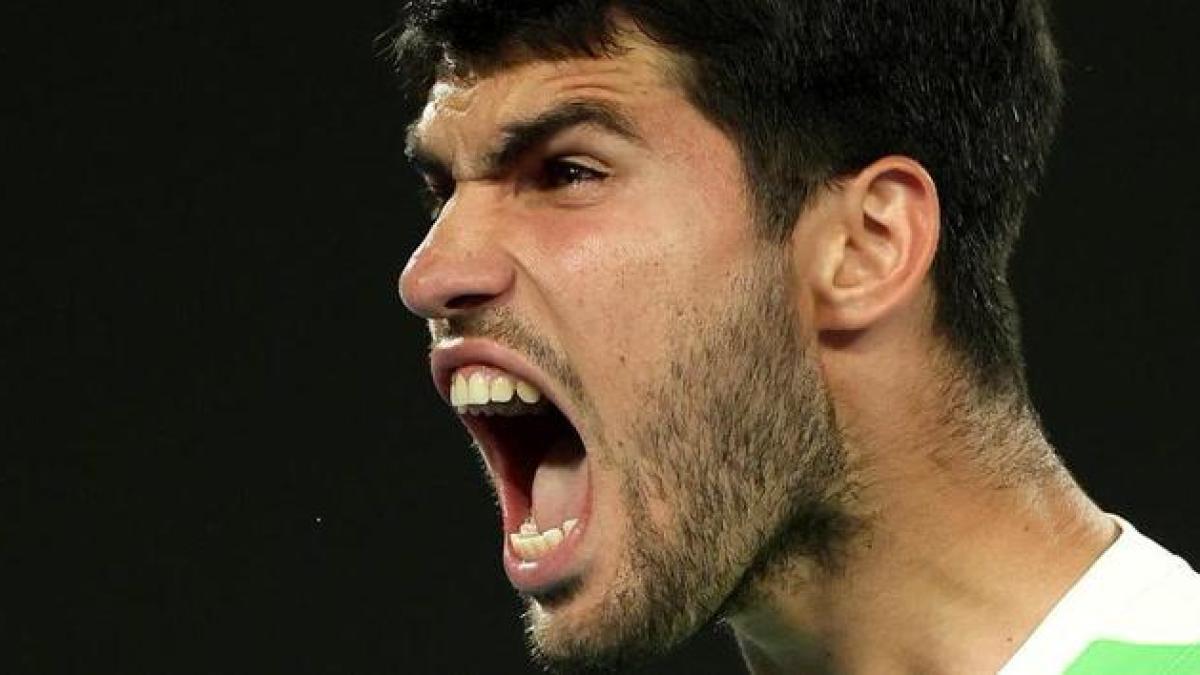 Carlos Alcaraz, o legendă în devenire, continuă să impresioneze pe terenul de tenis Carlos Alcaraz, la doar 22 de ani, a demonstrat încă o dată de ce este considerat nu doar liderul ierarhiei ATP, ci și unul dintre cei mai mari jucători din istoria tenisului