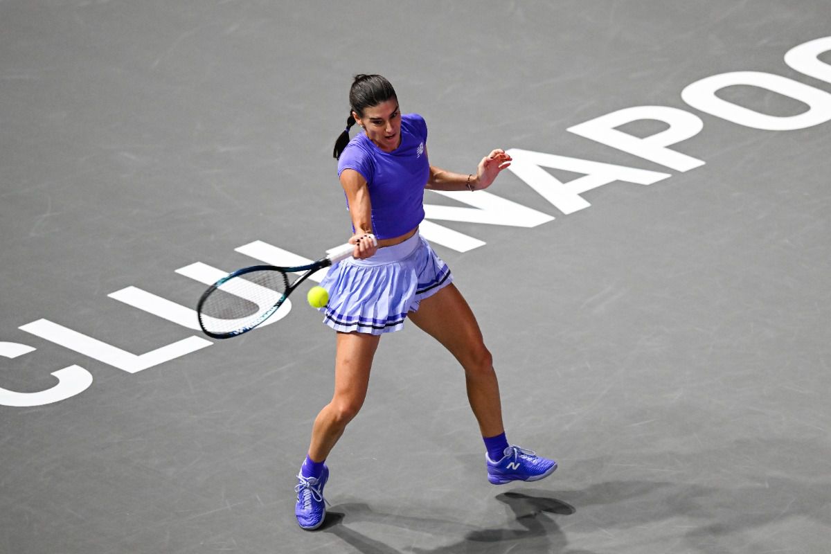 Semifinală electrizantă la Transylvania Open: Sorana Cîrstea înfruntă o provocare din partea Daria Snigur Sorana Cîrstea, jucătoare română de tenis în vârstă de 35 de ani, se află pe cale să scrie o pagină de istorie în cadrul turneului Transylvania Open, având în vedere că își dispută ultima semifinală din carieră
