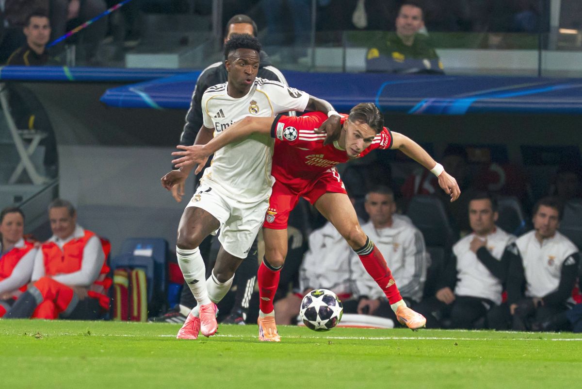 Real Madrid se califică în optimile Ligii Campionilor, înfruntând Benfica cu 2-1 Real Madrid a reușit să obțină o victorie importantă în returul play-off-ului pentru optimile Ligii Campionilor, învingând-o pe Benfica cu 2-1 pe stadionul Santiago Bernabeu