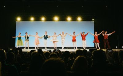 Balerinii-din-distributie-la-apalauze-la-finalul-Galei_Foto-Alex-Damian-.jpeg - Presa360