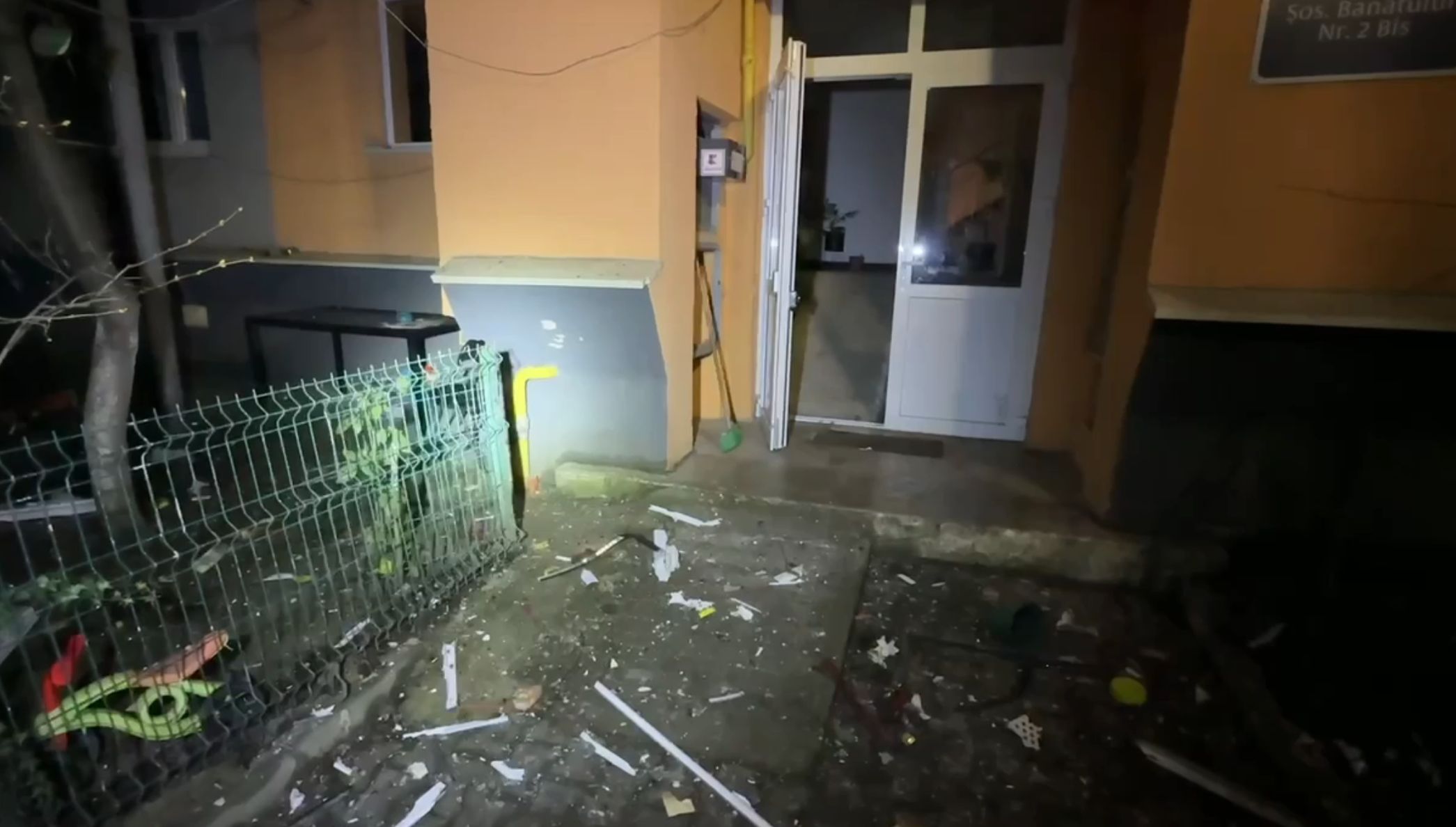 O explozie puternică a zdruncinat sâmbătă dimineață orașul Chitila, din județul Ilfov, provocând panică și evacuarea rapidă a locatarilor dintr-un imobil cu patru etaje