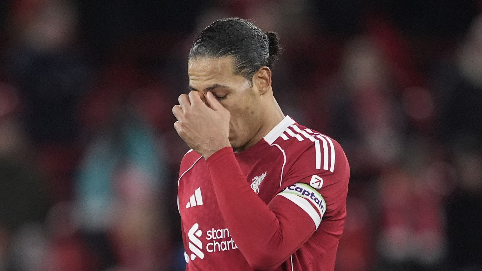 Liverpool, pe cale de a pierde locul în Liga Campionilor Liverpool se află într-o situație precară după ce a suferit o înfrângere frustrantă de 2-1 în fața lui Manchester City, pe teren propriu