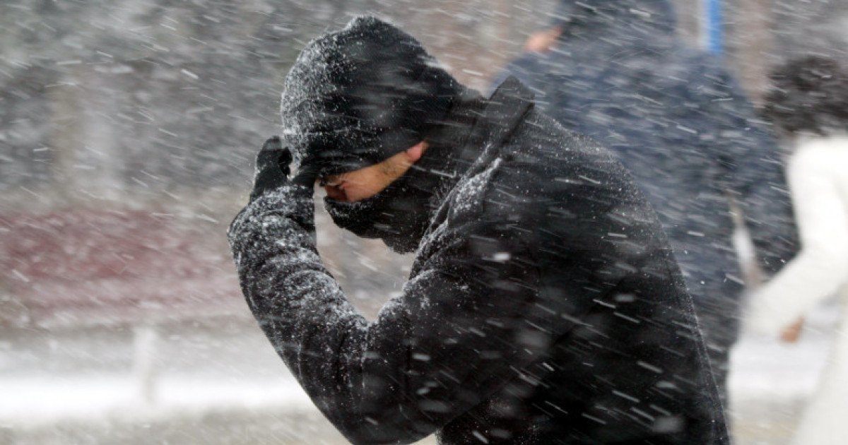 Avertizări meteorologice severe: Ploi, ninsori și vânt puternic în toată țara Administrația Națională de Meteorologie (ANM) a emis astăzi avertizări pentru majoritatea regiunilor din România, anunțând ploi, ninsori și intensificări ale vântului care vor afecta atât zonele montane, cât și cele de câmpie