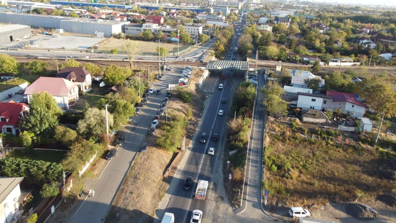 Restricții temporare de circulație pe DN1A pentru lucrări de lărgire și siguranță rutieră Mâine, șoferii care circulă pe DN1A în zona Mogoșoaia vor fi puși în fața unor restricții temporare impuse de Compania Națională de Administrare a Infrastructurii Rutiere (CNAIR)