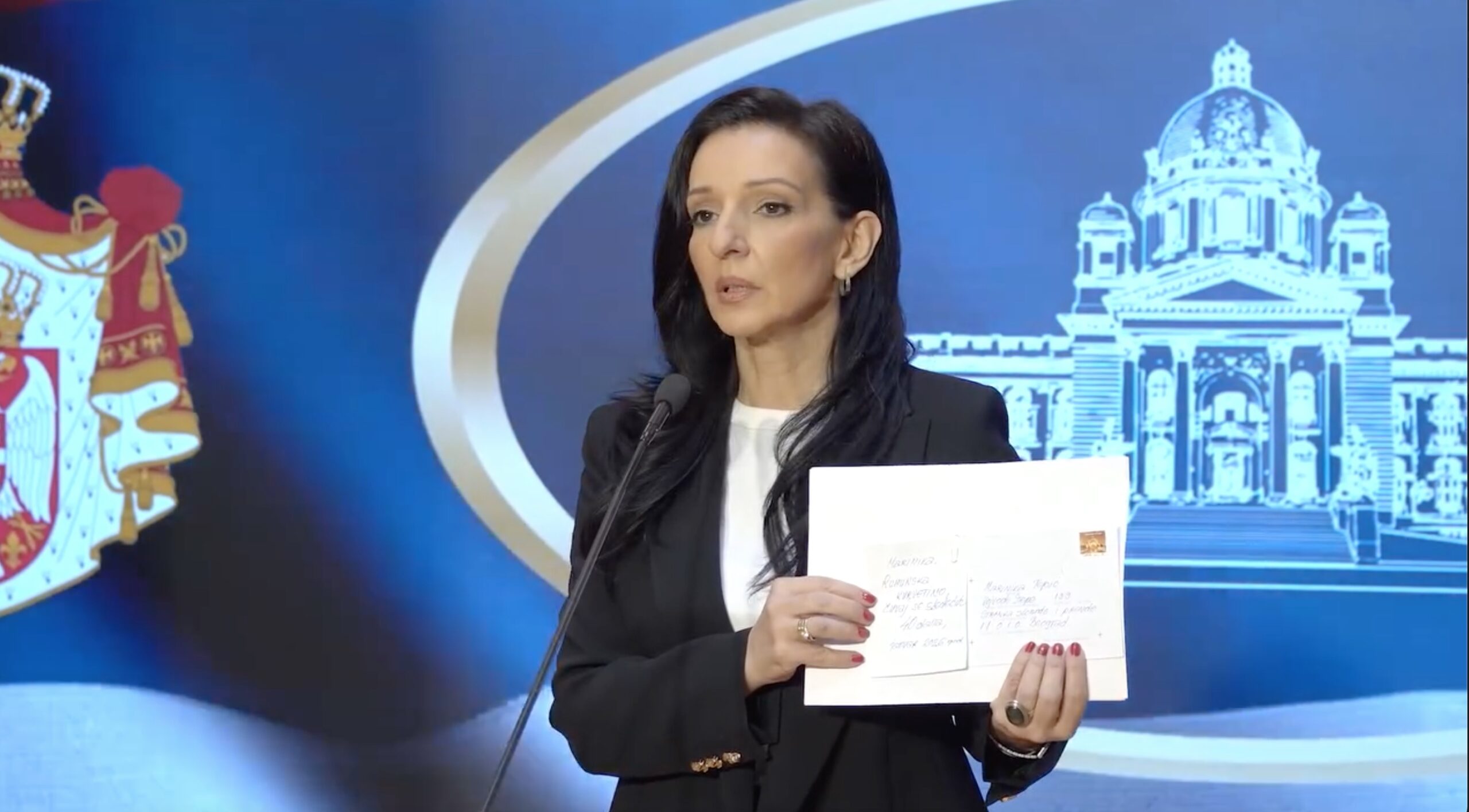 Deputata sârbă de opoziție, Marinika Tepic, de origine română, primește amenințări cu moartea, amplificând tensiunile din peisajul politic din Balcani Tensiuni majore în spațiul politic sârb, după ce deputata Marinika Tepic, reprezentantă a Partidului Libertății și Justiției, a raportat oficial primirea unor amenințări cu moartea