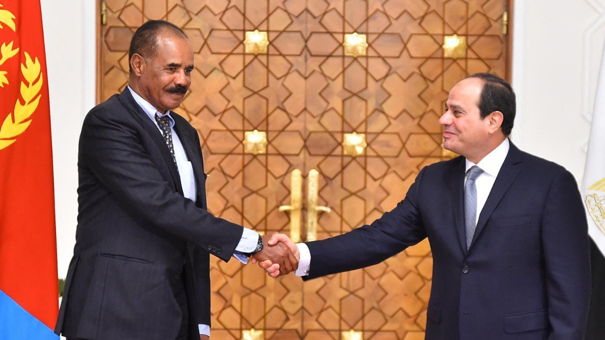 Eritrea, pe radarul Arabiei Saudite și Emiratelor Unite: O nouă alianță în Marea Roșie? Într-o mișcare strategică, Eritrea devine tot mai vizibilă pe harta diplomatică a Arabiei Saudite și Emiratelor Unite, în contextul competiției lor în regiunea Mării Roșii