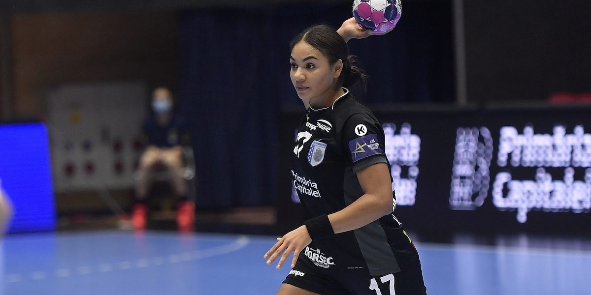 Elizabeth-Omoregie_INQUAM_Photos_Alex-Nicodim_.jpg - Presa360