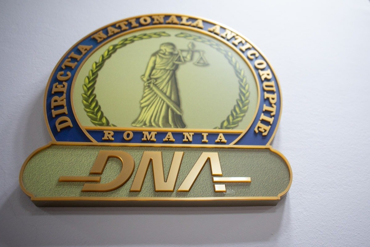 Percheziții de amploare la Primăria Sectorului 5, coordonate de DNA, în ancheta privind corupția din domeniul imobiliar Dimineața acestei zile a fost marcată de ample percheziții desfășurate la sediul Primăriei Sectorului 5 din București, într-o anchetă care vizează încălcări grave ale legii, inclusiv fapte de corupție