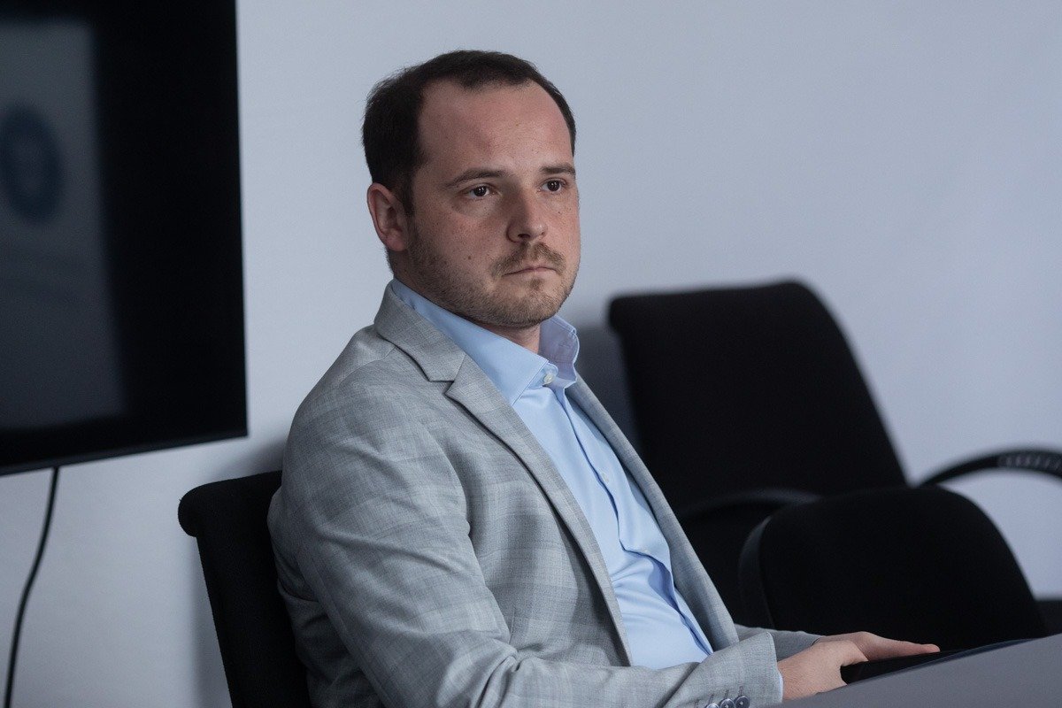 Ministrul Sănătății anunță renunțarea la planul de reorganizare a rezidențiatului, considerându-l nesustenabil Decizia a fost anunțată ca urmare a controversei generate în ultimele luni în legătură cu noul model de organizare a rezidențiatului, prevăzut să fie implementat începând cu trimestrul al IV-lea al anului 2026