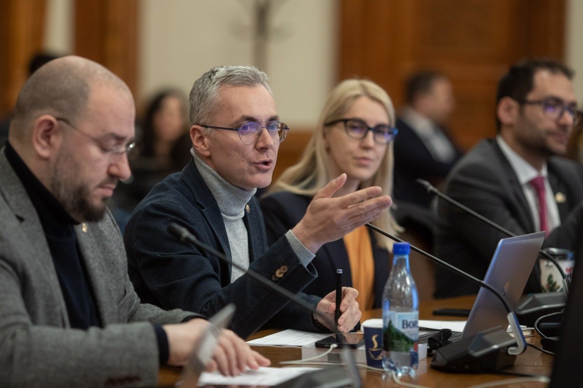Reacție dură asupra iminentei consolidări a influenței în DNA: Stelian Ion avertizează asupra unei tentative de consolidare a puterii de către Marius Voineag Un nou capitol în lupta pentru controlul sistemului judiciar se scrie în contextul turbulențelor din DNA, după ce fostul ministru al Justiției, Stelian Ion, a lansat acuzații dure împotriva actualului șef al Direcției Naționale Anticorupție, Marius Voineag