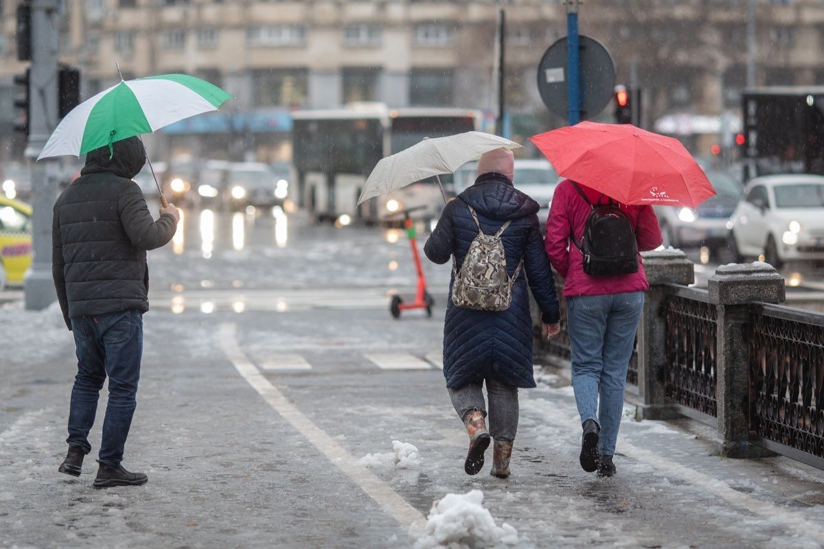 Administrația Națională de Meteorologie (ANM) a emis duminică o avertizare meteo de o intensitate ridicată, valabilă până marți seara, anunțând schimbări semnificative de temperatură și fenomene atmosferice extreme care vor afecta majoritatea zonelor din țară