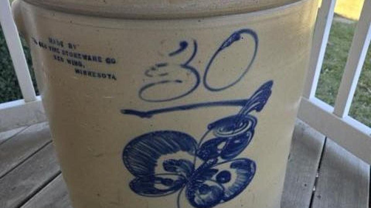 Femeie a scos la vânzare un vas vechi cu 20 de dolari și a câștigat 32.000!