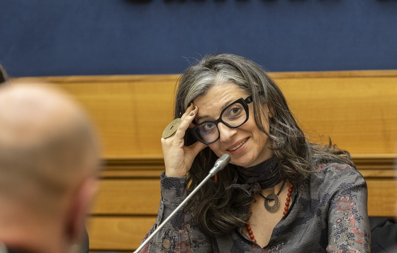 Controverse aprinse în comunitatea internațională: Ministerul de Externe al Cehiei cere demisia raportorului ONU pentru declarații antisemite Scandalul legat de declarațiile controversate ale Francescăi Albanese, raportor special al ONU pentru drepturile palestinienilor, ia amploare în contextul recentelor acuzații privind discursul său public