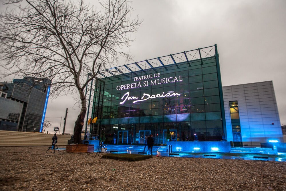 Teatrul Național de Operetă și Musical „Ion Dacian” aduce, luna aceasta, un omagiu maestrului Johann Strauss, cu patru reprezentații speciale dedicate creației sale