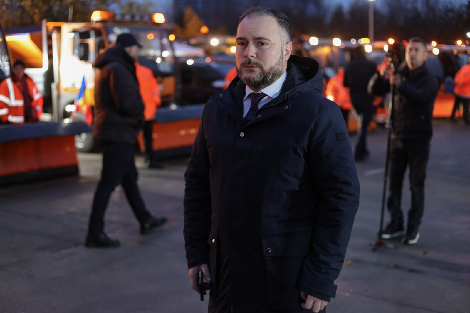 Primăria Sectorului 2 a făcut recent o achiziție controversată pentru asigurarea materialelor de deszăpezire, atribuind direct contractul pentru furnizarea celor 1.520 de saci de clorură de calciu, în valoare de aproximativ 50.000 de euro