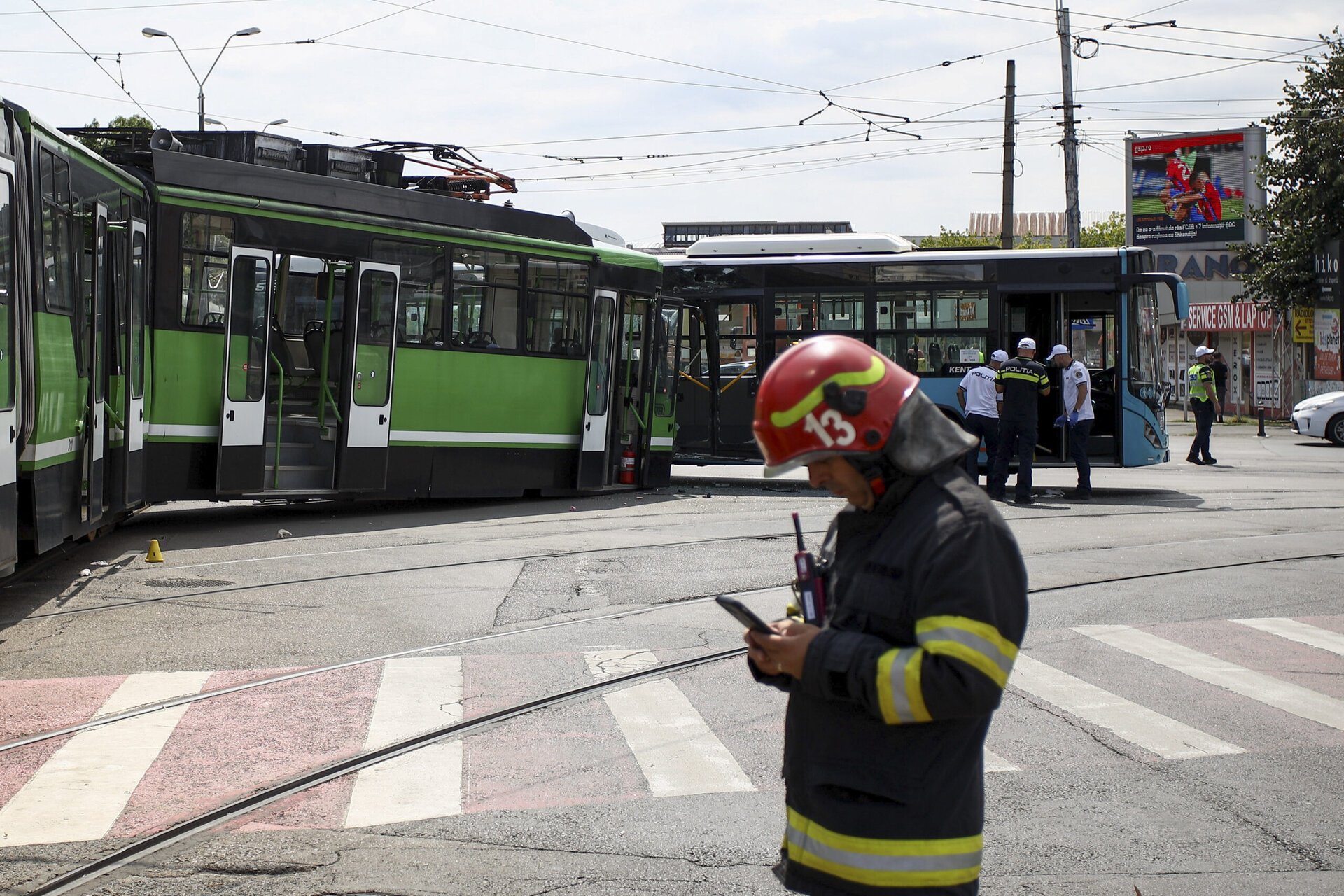 Discuțiile aprinse despre prețul biletului STB și posibilele gratuități pentru pensionari au reaprins tensiunile din București, dar reflectă, de fapt, un decalaj profund între necesitate și realitate