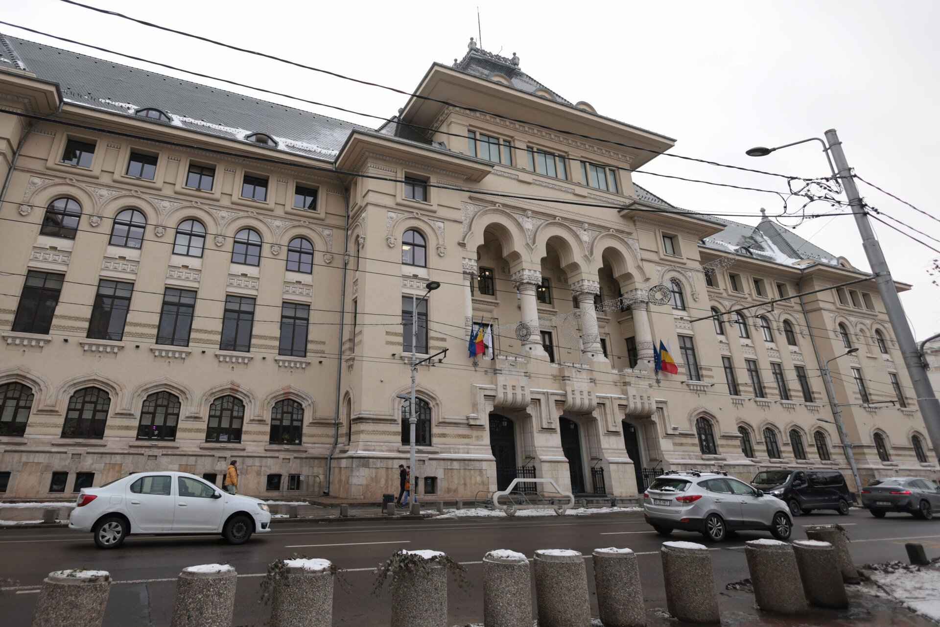 Primăria Capitalei încearcă din nou să atragă sprijin pentru îmbunătățirea ratingului de credit al municipiului, lansând o procedură de achiziție directă pentru servicii de evaluare a capacității financiare a Primăriei în gestionarea creditelelor contractate în valută și monedă națională