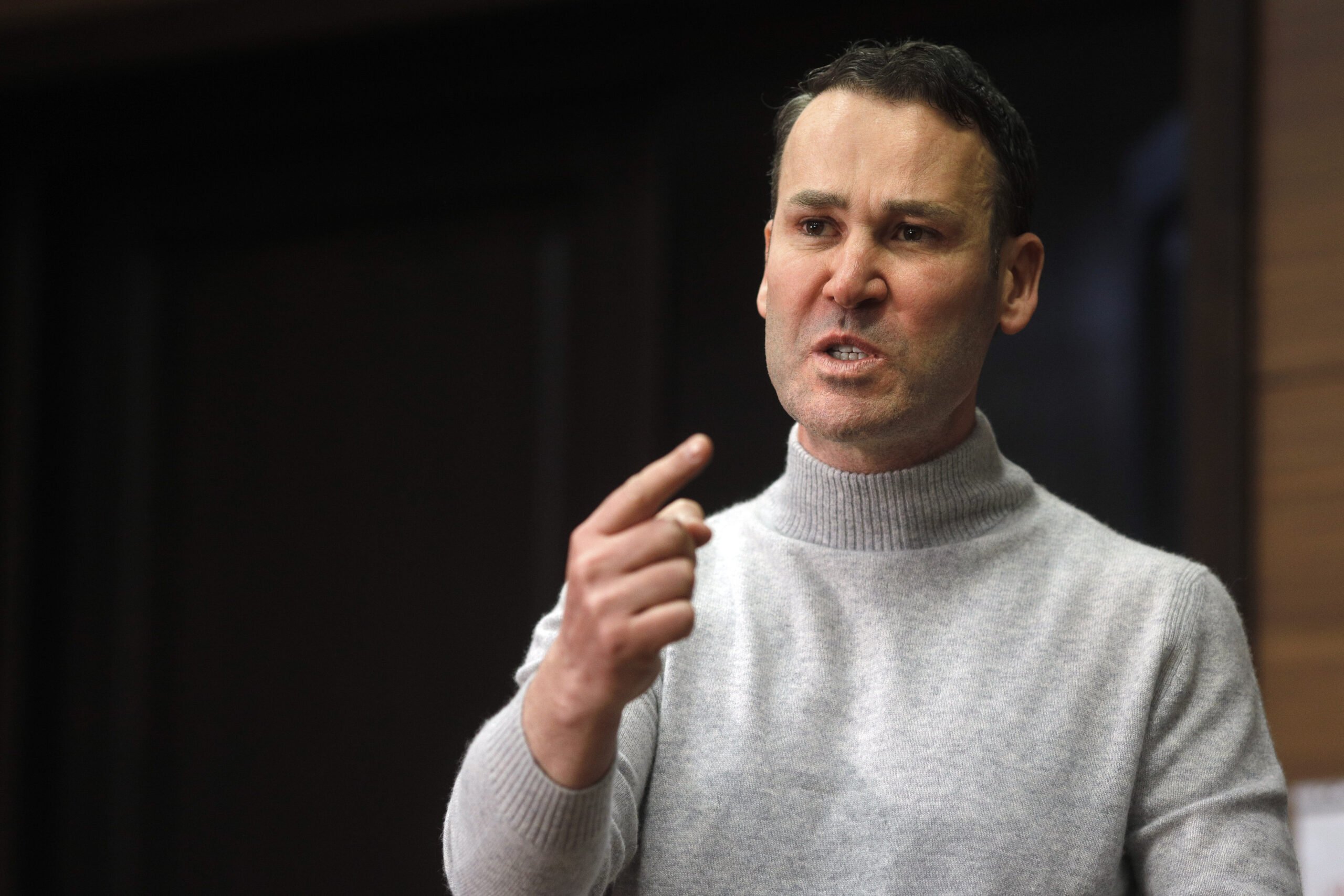 Primarul Sectorului 3, Robert Negoiță, acuzat de abuz în serviciu, se află în centrul unui scandal care a descoperit ignorarea intenționată a avertismentelor referitoare la siguranța cetățenilor