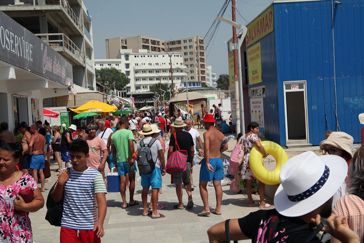 Hotelurile românești pregătite pentru deschiderea sezonului estival din timp: planuri ambițioase pentru 2023 Stațiunile de pe Litoralul românesc se pregătesc pentru o relansare a sezonului estival cu mult înainte de startul oficial