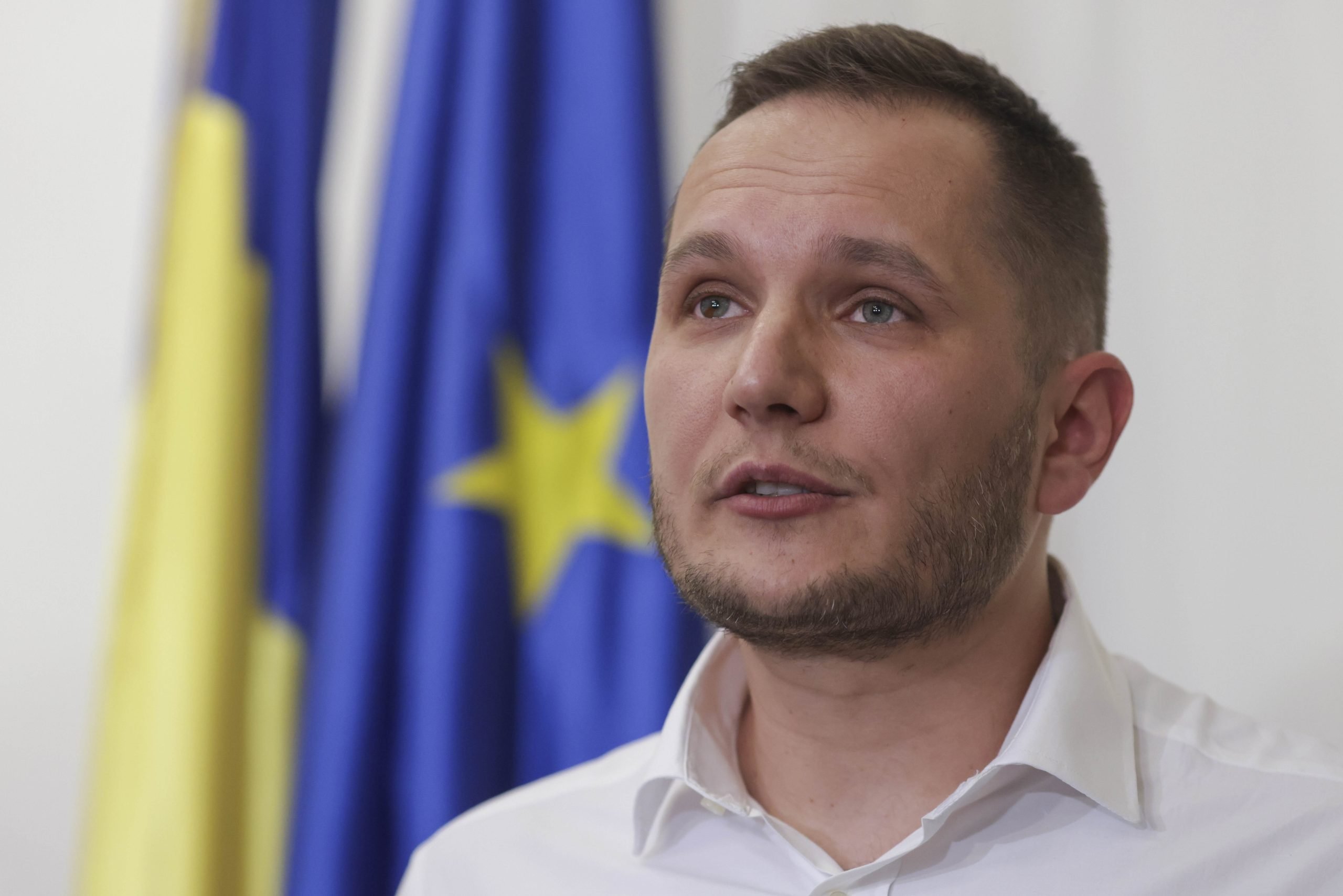 Brașă de corupție: DNA investighează lucrările lui Robert Negoiță Drumul construit de primarul Sectorului 3, Robert Negoiță, pe terenul privat al fratelui său, Ionuț Negoiță, se află sub lupa Direcției Naționale Anticorupție (DNA)