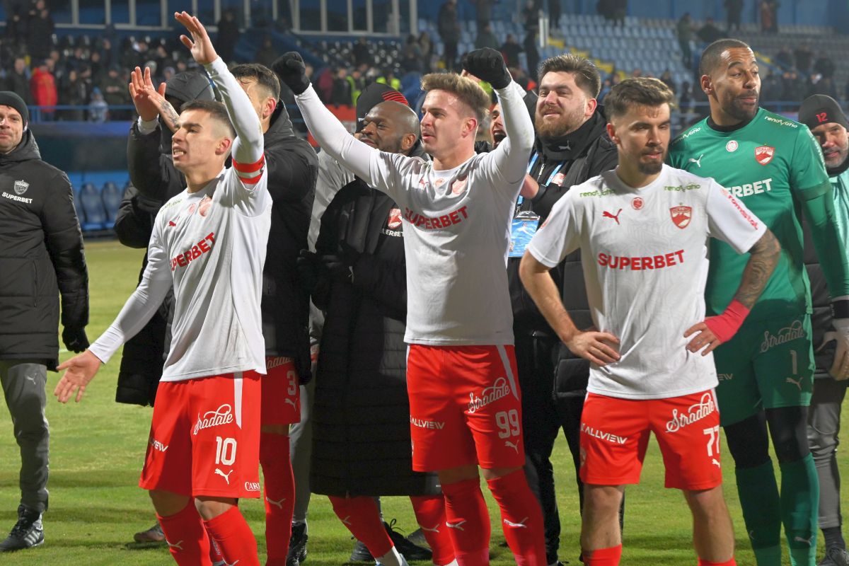 Dinamo revine spectaculos în fața Farului Constanța, punând presiune pe Craiova Dinamo București a obținut o victorie entuziasmantă în meciul disputat joi, 5 februarie 2026, în fața echipei Farul Constanța, încheind partida cu scorul de 3-2