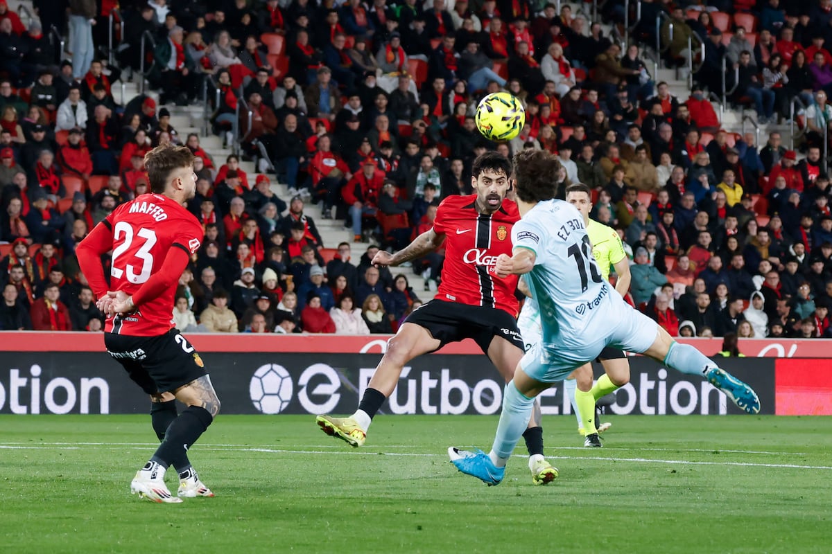 Betis își consolidează poziția în lupta pentru Champions League Real Betis a obținut o victorie neremarcabilă în fața celor de la Mallorca, scor 2-1, consolidându-și astfel locul cinci în La Liga și apropiindu-se de zona Ligii Campionilor, aflându-se acum la doar patru puncte distanță de Atletico Madrid, echipă aflată pe locul patru
