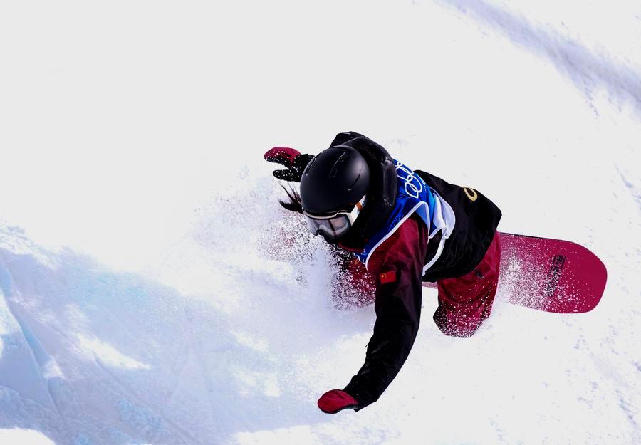 Liu Jiayu, snowboarder chinez, scăpa de orice leziune spinală după accident!