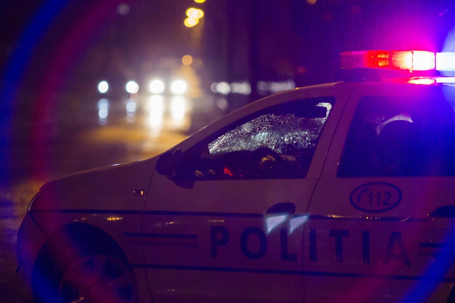 O fată de 16 ani din București a fost grav rănită miercuri seară într-un incident ce a bandajat din nou orașul în ecourile ninsorii abundente care a afectat Capitala în ultimele zile