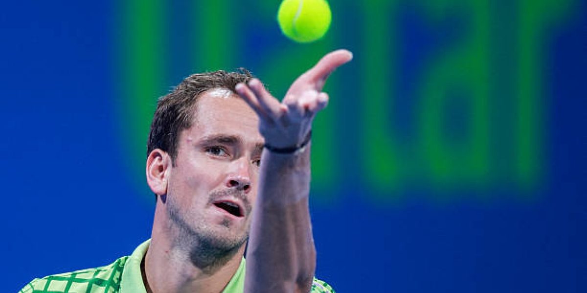 Medvedev recupera la sorriso (e il trionfo) a Doha.