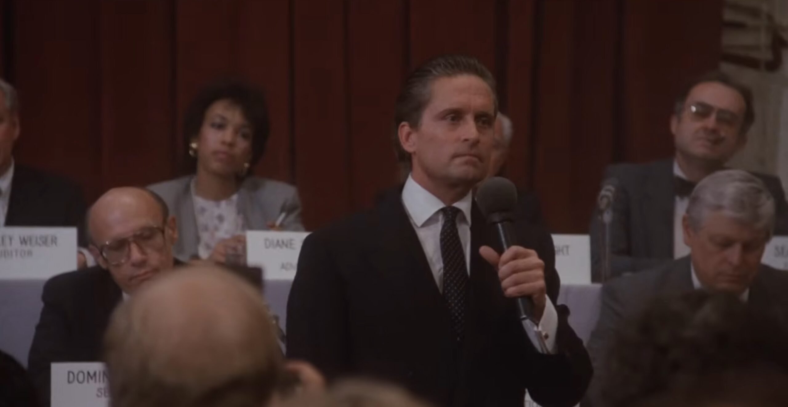 Michael Douglas dezvăluie tensiuni cu Oliver Stone în timpul filmărilor la „Wall Street”: „Nu mi-a plăcut deloc interpretarea mea” Michael Douglas a făcut recent o dezvăluire surprinzătoare despre faimoasa sa interpretare în clasicul film „Wall Street” din 1987, recunoscând că relația sa cu regizorul Oliver Stone nu a fost lipsită de tensiuni