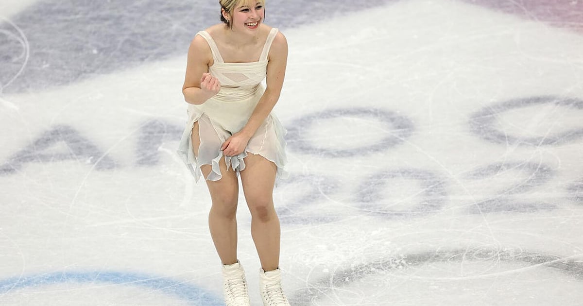 Alysa Liu, tânăra talentată a patinajului artistic din Statele Unite, s-a impus ca principala speranță pentru obținerea unei medalii în proba de simplu feminin, după ce Amber Glenn a avut dificultăți în programul său scurt