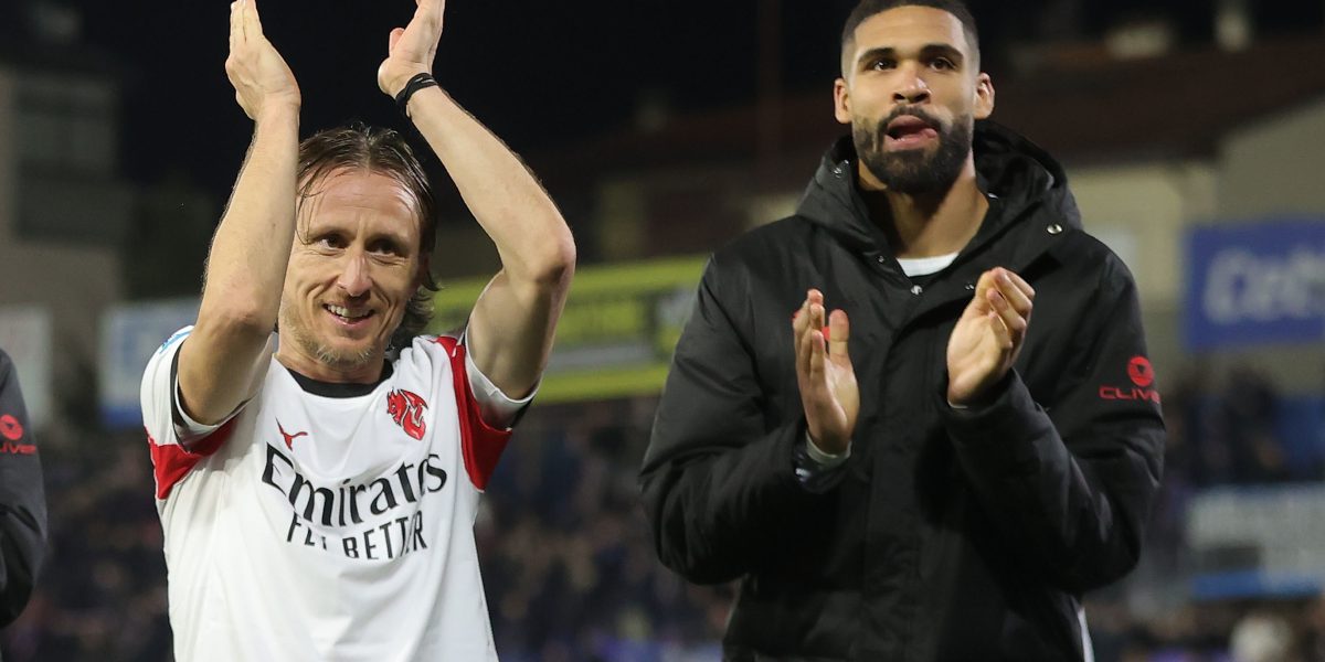 PISA, ITALY - FEBRUARY 13: Luka Modric and Ruben Loftus Cheek of AC Milan greets the fans after during the Serie A match between Pisa SC and AC Milan at Arena Garibaldi on February 13, 2026 in Pisa, Italy. (Photo by Gabriele Maltinti/Getty Images)