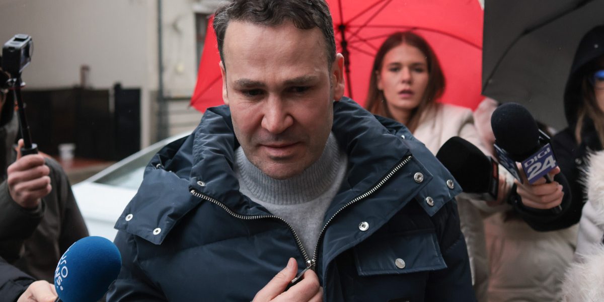 Robert Negoiță s-a întors la conducerea Primăriei Sectorului 3. Primul mesaj din biroul de primar, după decizia instanței