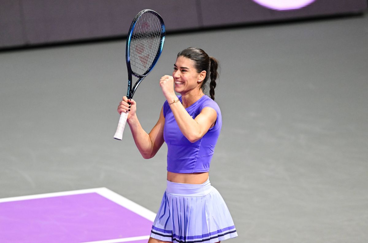 Sorana Cîrstea, campioană la Transylvania Open după o victorie clară în fața Emmei Răducanu Sorana Cîrstea (35 de ani, #36 WTA) a scris istorie, după ce a câștigat, în premieră, titlul la Transylvania Open, învingând-o pe britanica Emma Răducanu (23 de ani, #30 WTA) cu un categoric 6-0, 6-2 în finală