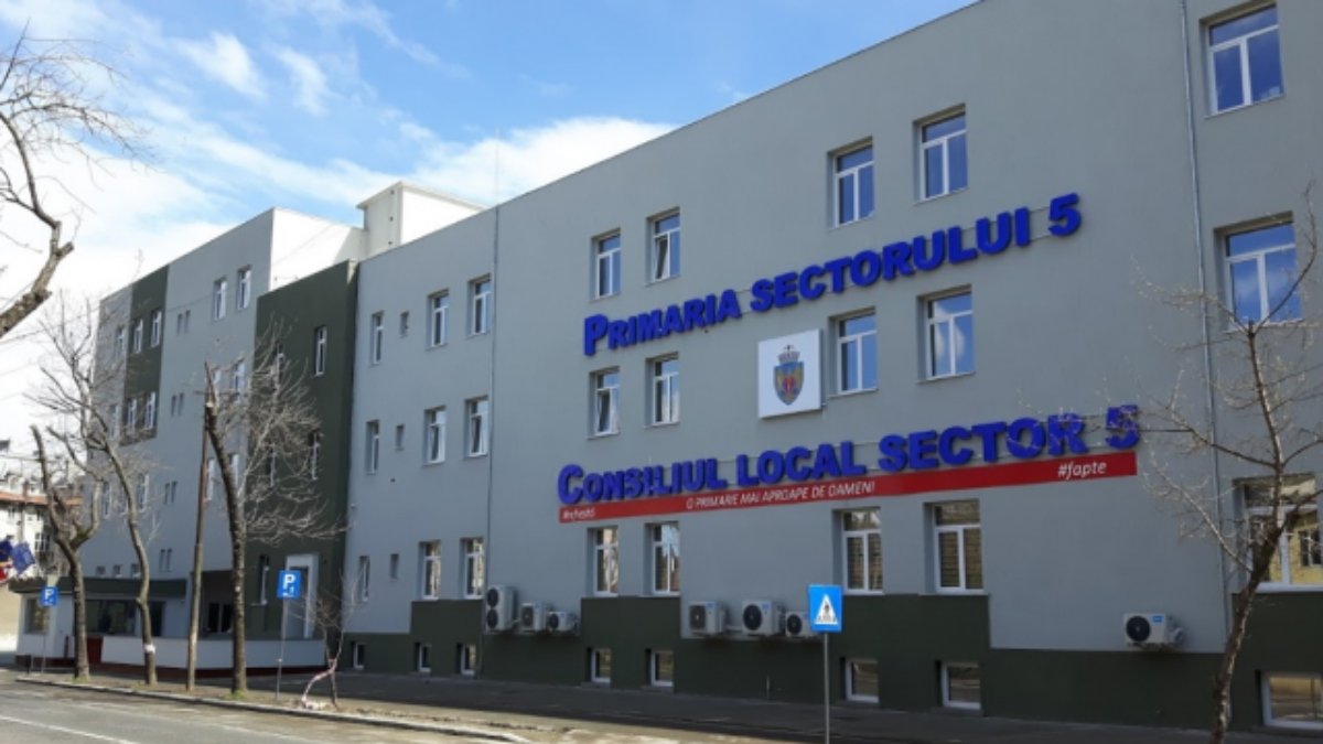 Primăria Sectorului 5, în vizorul DNA pentru corupție la recepția imobilelor Un amplu scandal de corupție zguduie Primăria Sectorului 5, după ce procurorii Direcției Naționale Anticorupție (DNA) au descins la sediul instituției în dosarul unei retrocedări și recepții fictive de apartamente, implicând oficiali de rang înalt și funcționari publici