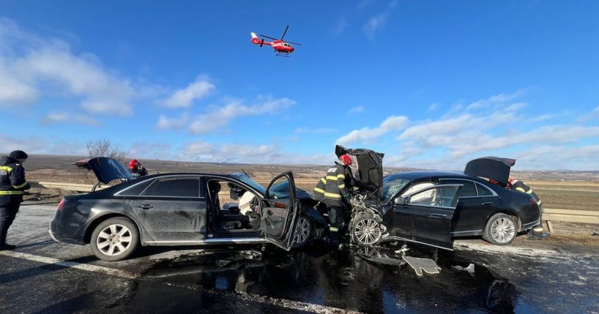 Accident rutier tragic în Iași: Două vieți curmate, inclusiv o gravidă Un accident rutier devastator s-a produs marți pe DN 24, în județul Iași, când două autoturisme s-au izbit violent, cauzând moartea a două persoane, inclusiv a unei femei însărcinate